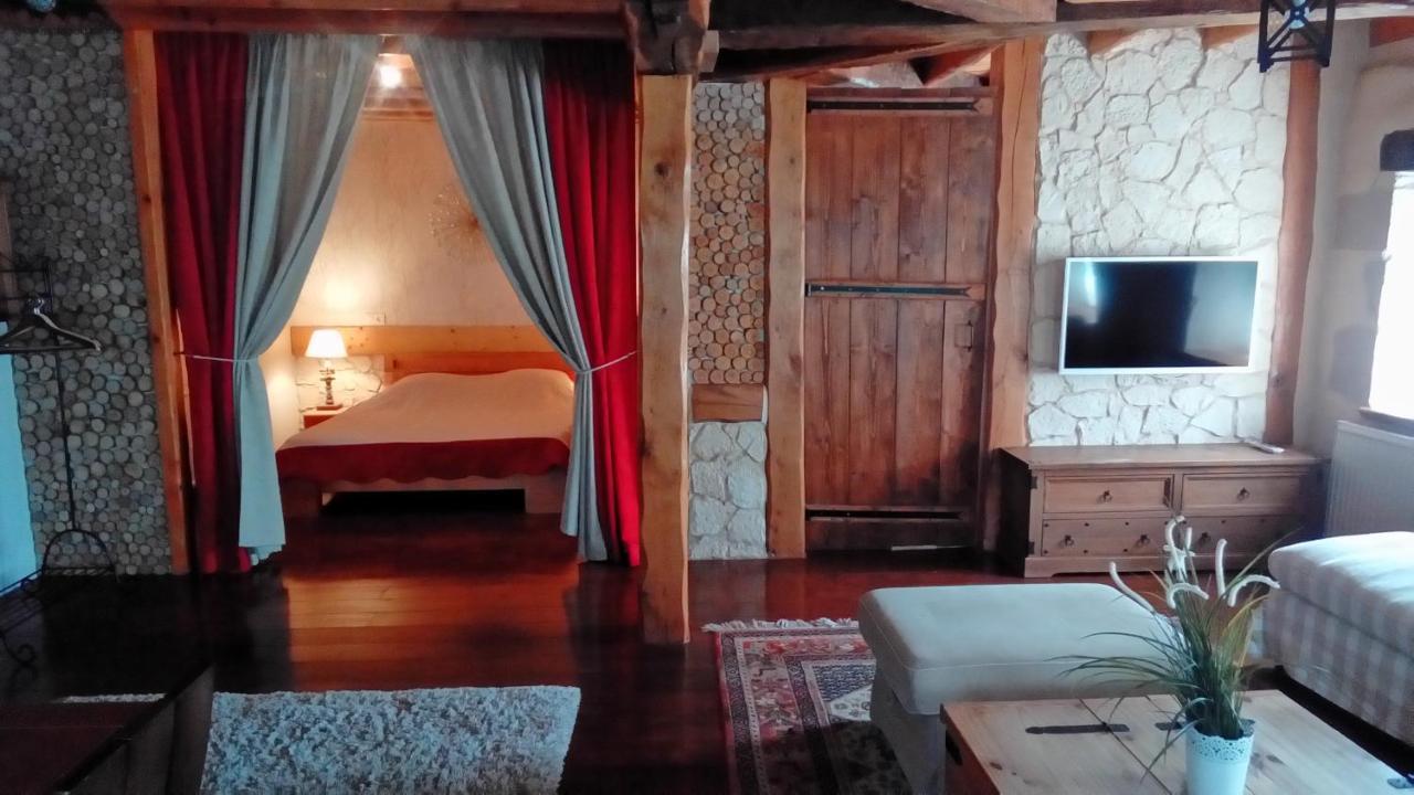 Готель Le Domaine Des Papillons Beaujeu-Saint-Vallier-et-Pierrejux Екстер'єр фото