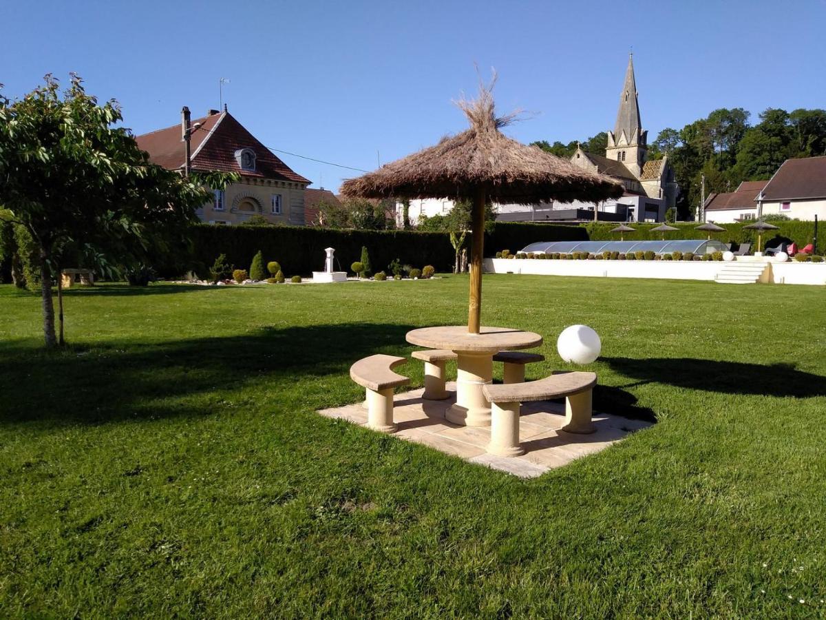 Готель Le Domaine Des Papillons Beaujeu-Saint-Vallier-et-Pierrejux Екстер'єр фото