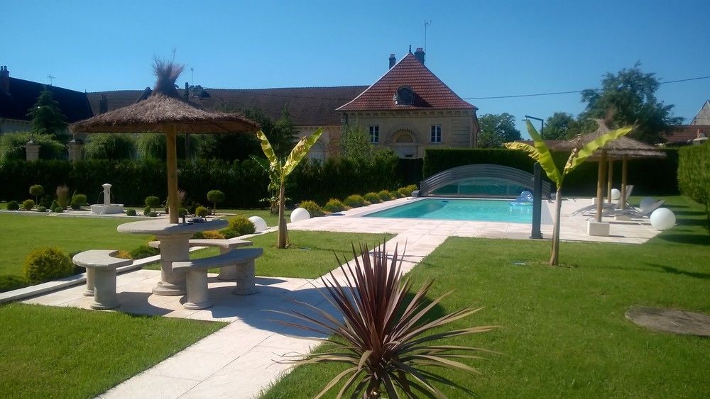 Готель Le Domaine Des Papillons Beaujeu-Saint-Vallier-et-Pierrejux Екстер'єр фото