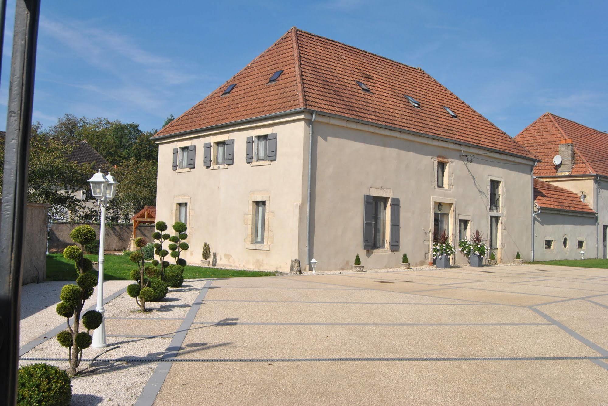 Готель Le Domaine Des Papillons Beaujeu-Saint-Vallier-et-Pierrejux Екстер'єр фото