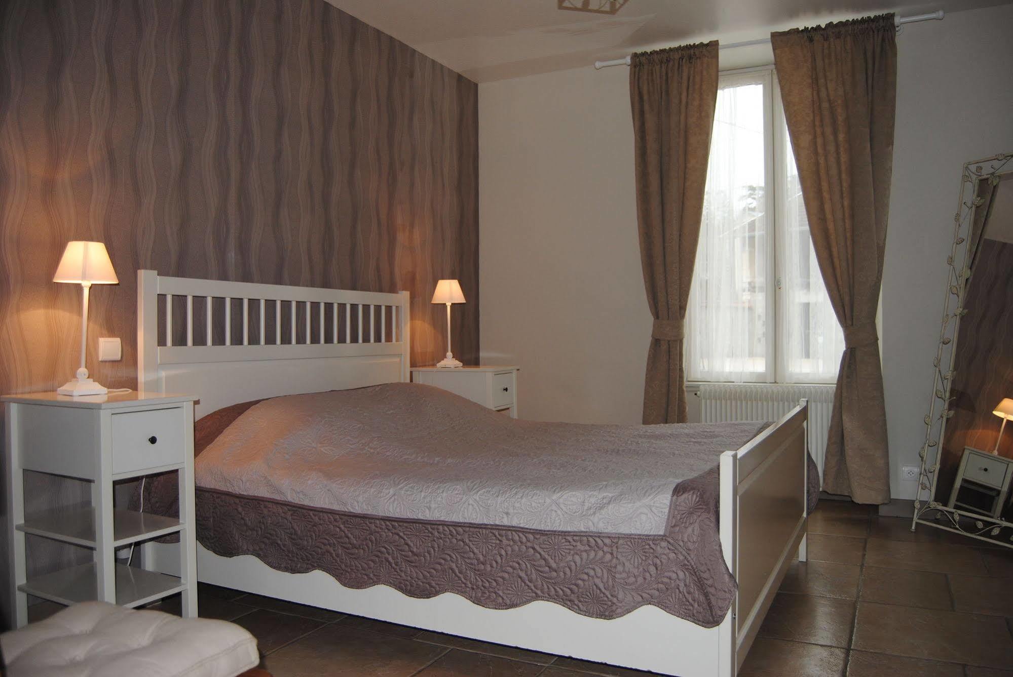Готель Le Domaine Des Papillons Beaujeu-Saint-Vallier-et-Pierrejux Екстер'єр фото