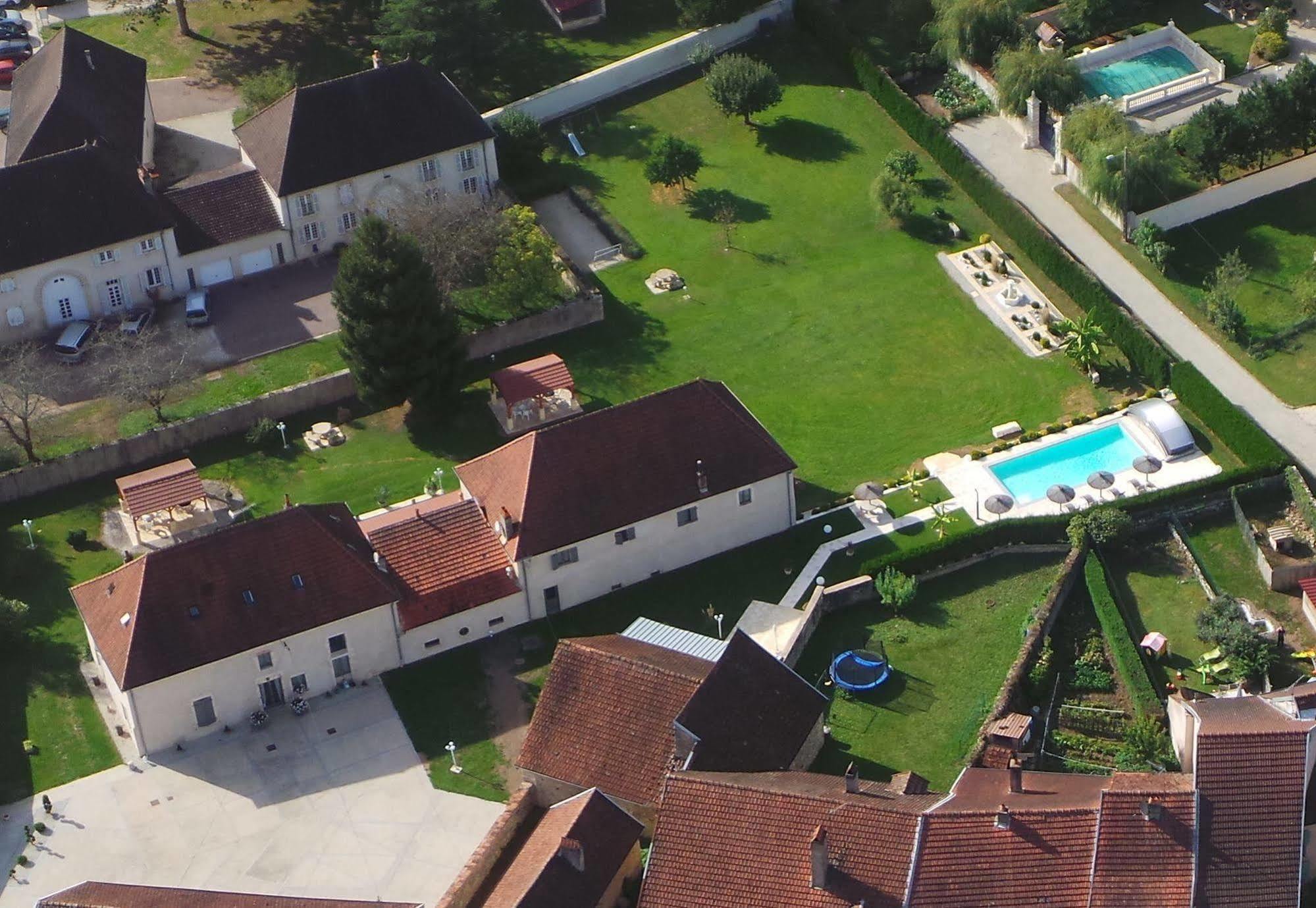 Готель Le Domaine Des Papillons Beaujeu-Saint-Vallier-et-Pierrejux Екстер'єр фото