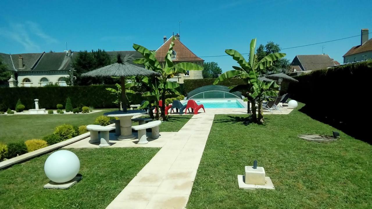 Готель Le Domaine Des Papillons Beaujeu-Saint-Vallier-et-Pierrejux Екстер'єр фото